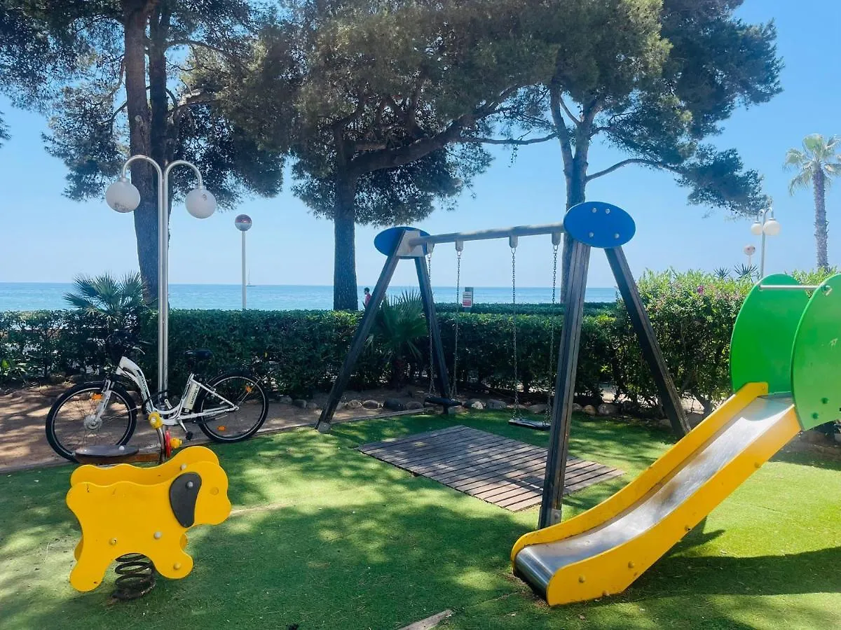 Apartamento Vistas Al Mar, Con Acceso Directo A La Playa, Piscina Y Parking Gratis!!! Apartment Cambrils